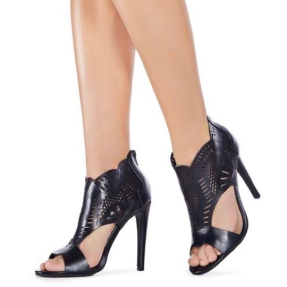 NIB Justfab "Grace" Laser-Cutout Sandal - Black - 8.5 - Picture 1 of 9